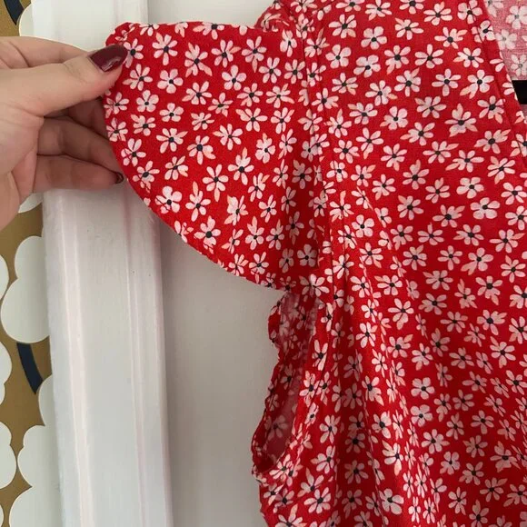 Red Floral Flutter Sleeve Top - Picture 2 of 6
